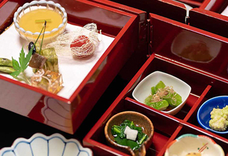 <b>Japanese Cusine</b><br>Savor healthy, flavorful meals made with fresh, seasonal ingredients.