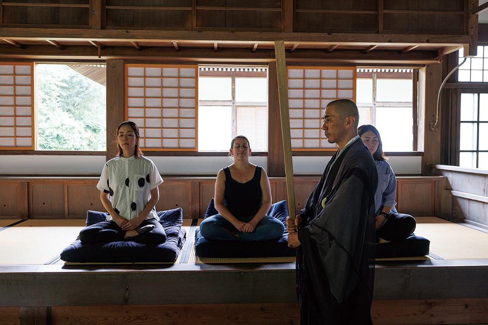 Shinshoji Temple Zazen (Zen meditation)